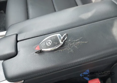 2014 Mercedes-Benz E 350 z USA, uszkodzony, nr VIN WDDHF5KB3EB047280